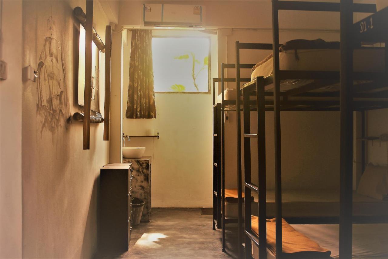 Black Wood Hostel Koh Tao Exterior photo