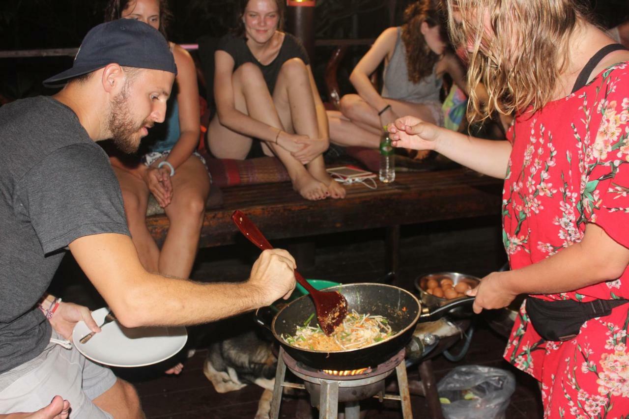 Black Wood Hostel Koh Tao Exterior photo