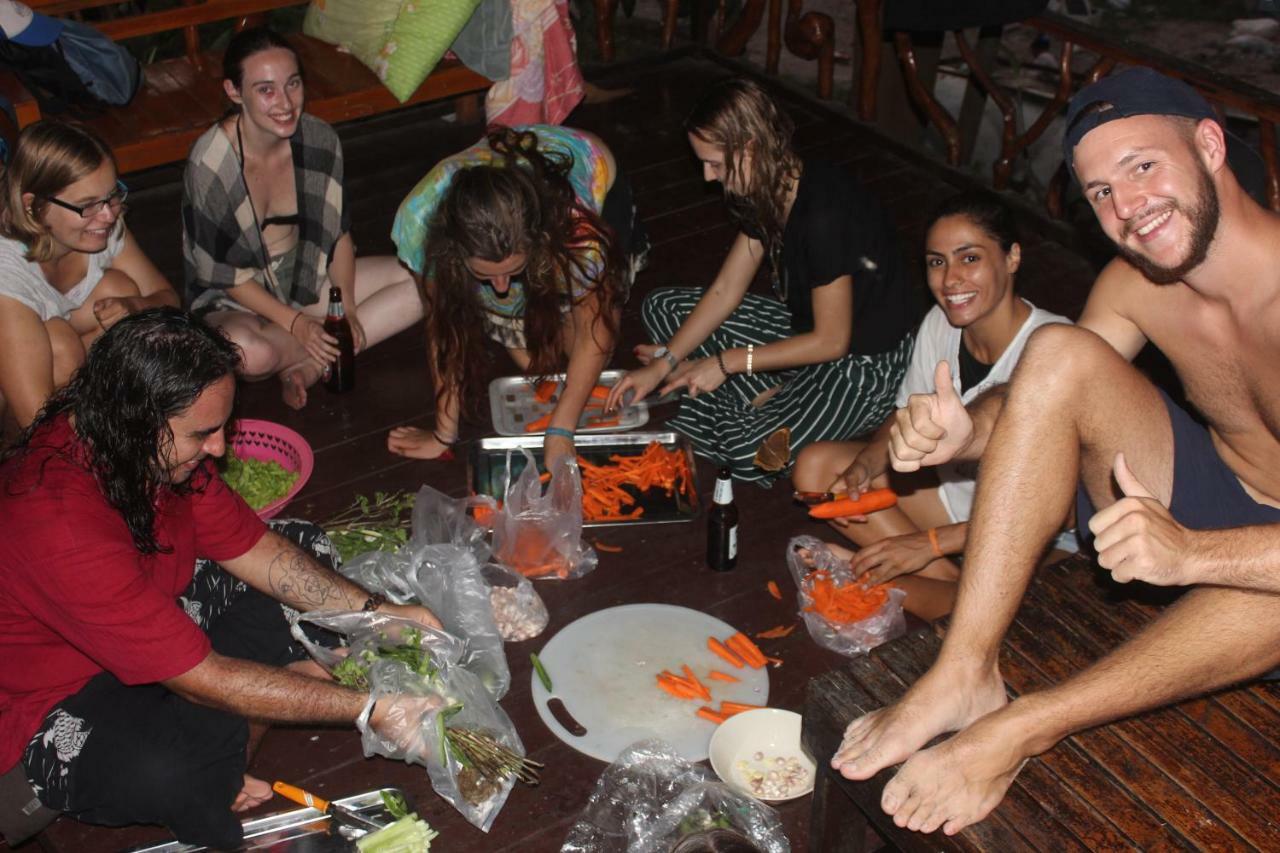Black Wood Hostel Koh Tao Exterior photo